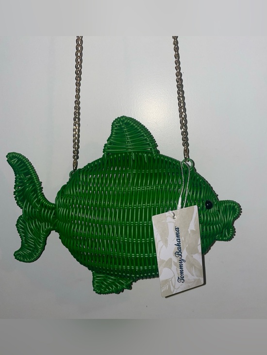 Tommy Bahama Handbags - Tommy Bahama Viral Green Fish Woven Straw Novelty Bag Tropical Summer NWT